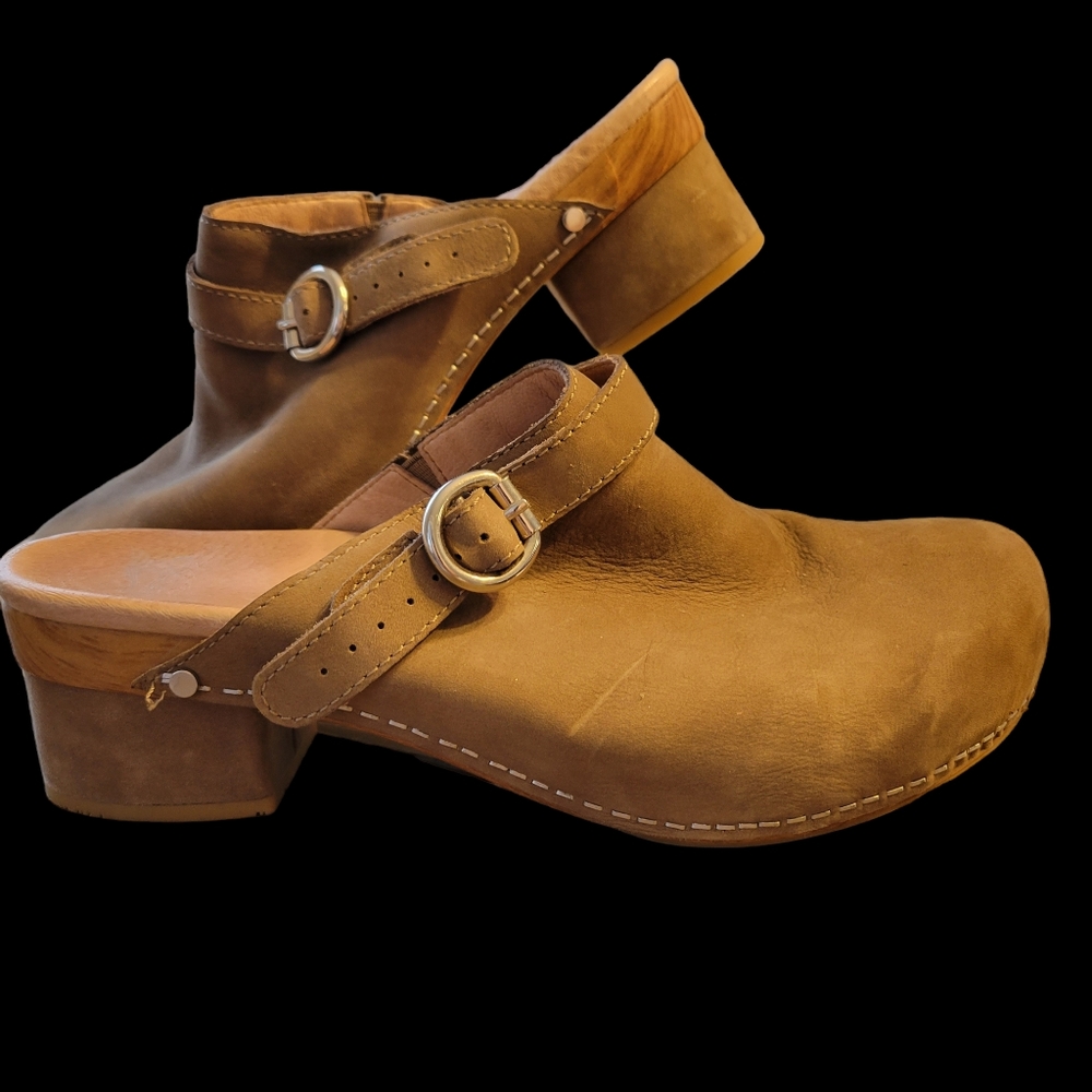 Dansko clog women's 10.5 tan